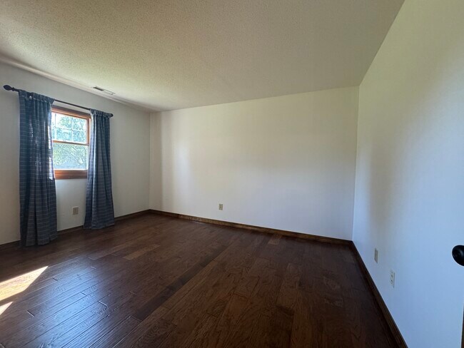 Building Photo - 8813 Beacon Woods Pl
