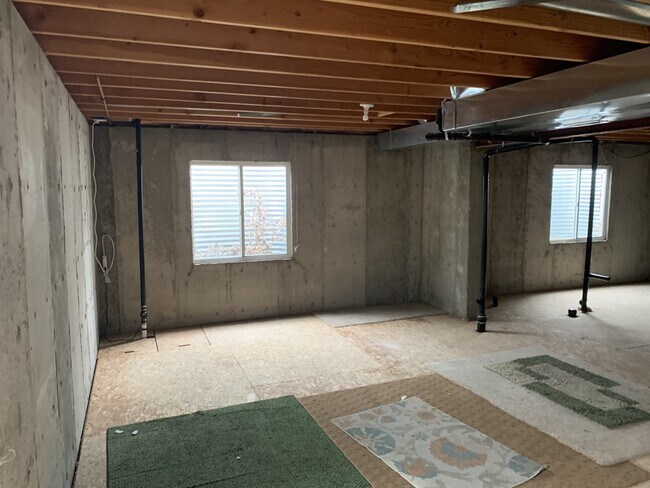 Building Photo - 11201 Glenmoor Ct