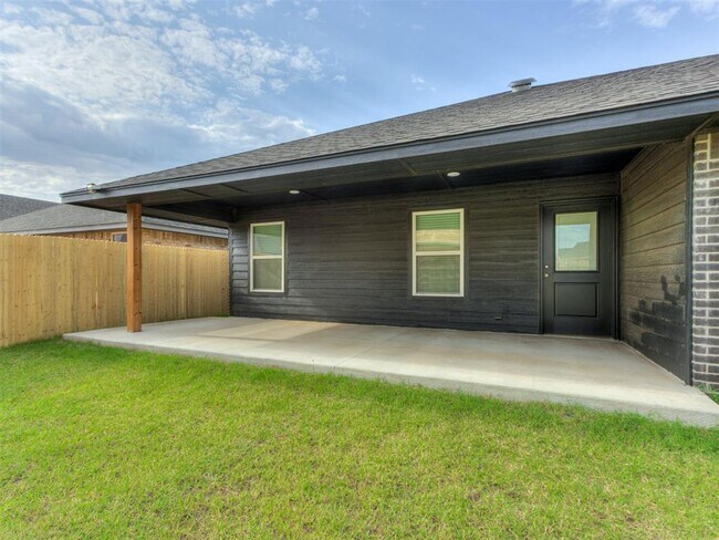 Building Photo - 10645 SW 18th St