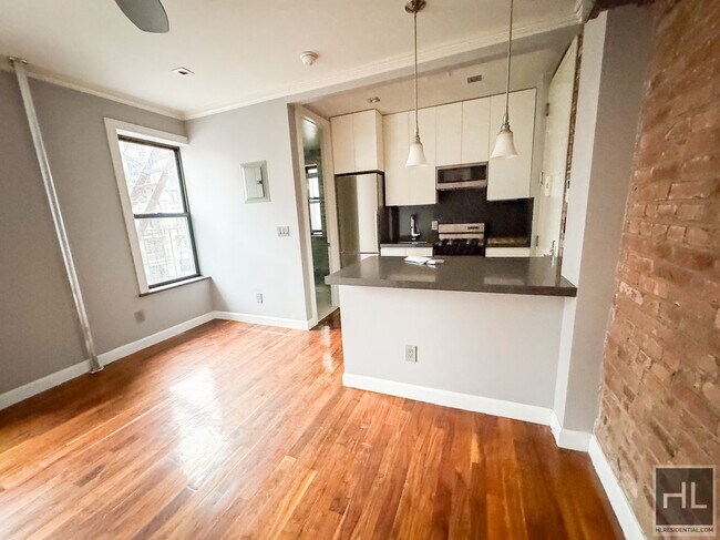 Building Photo - 2100 2nd Ave