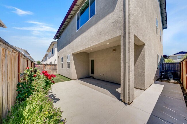 Building Photo - Modern 4BR Sacramento Home with Exclusive Clubhouse!