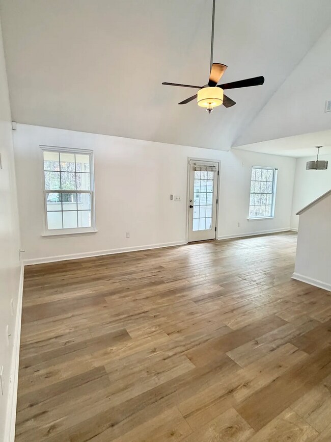 Building Photo - Spacious 5-bedroom, 3-bath home!