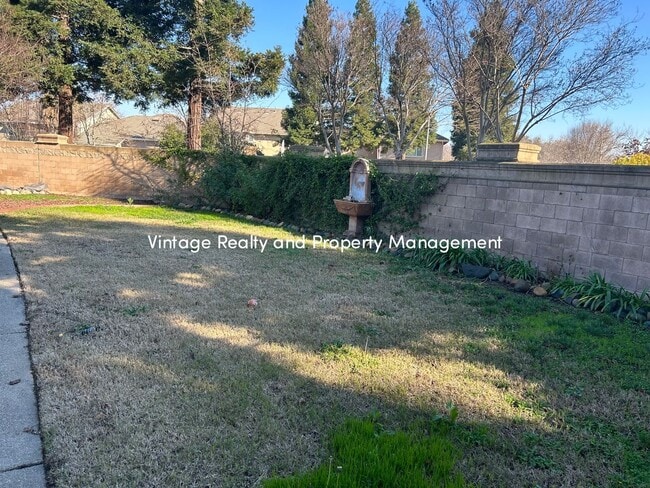 Building Photo - Charming Single-Story 3 Bedroom Home In South Natomas!!!