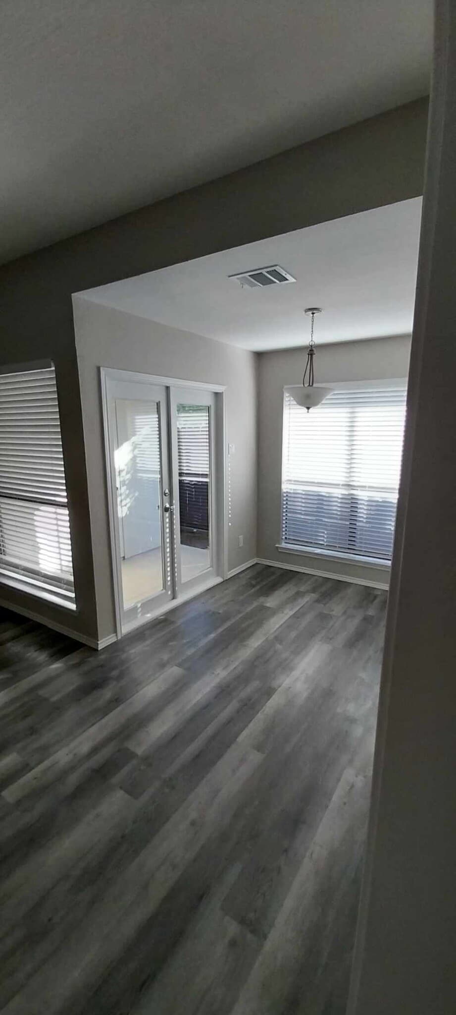 Dining - 8539 Holly St