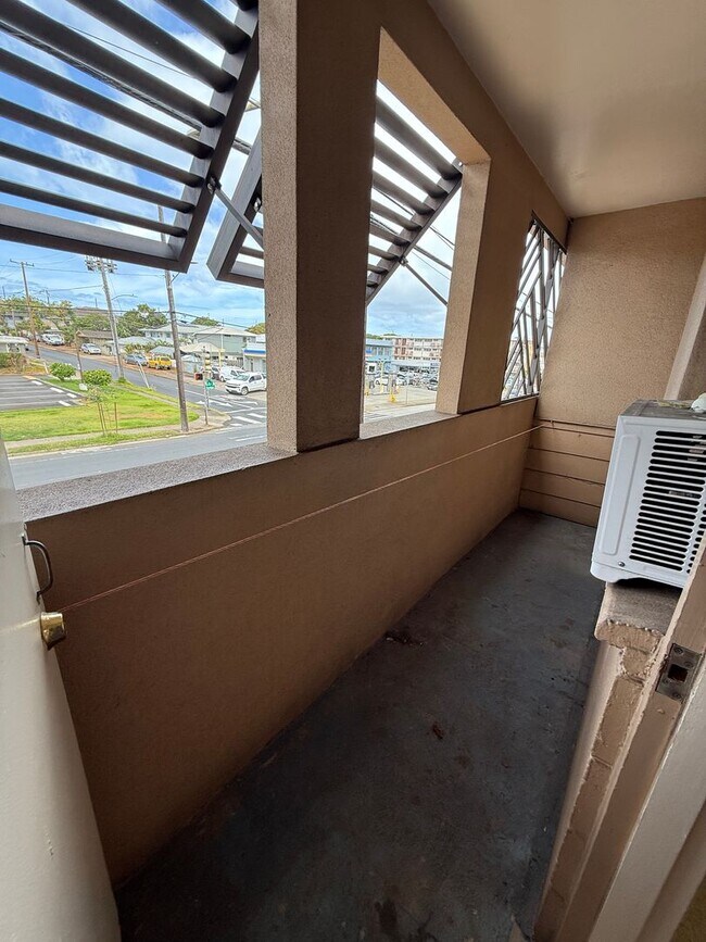 Building Photo - 3408 Waialae Ave