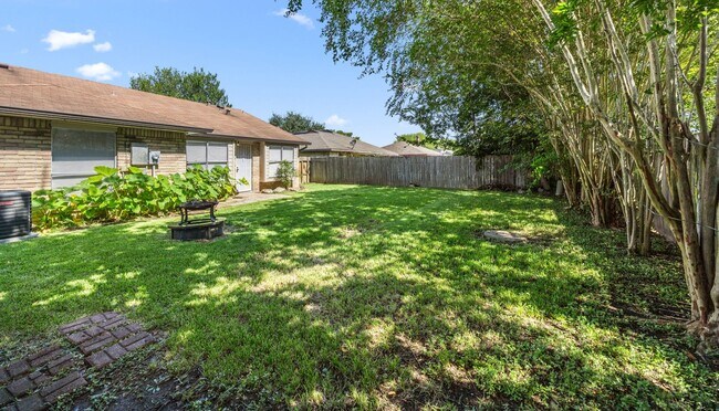 Building Photo - 10231 Gulfstream Ln