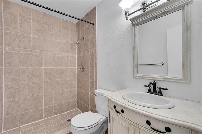 Building Photo - 2020 NE 56th St