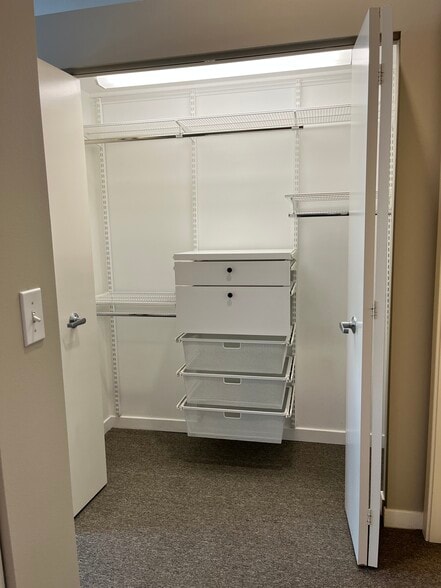 Master closet 1 - 170 N Northwest Hwy