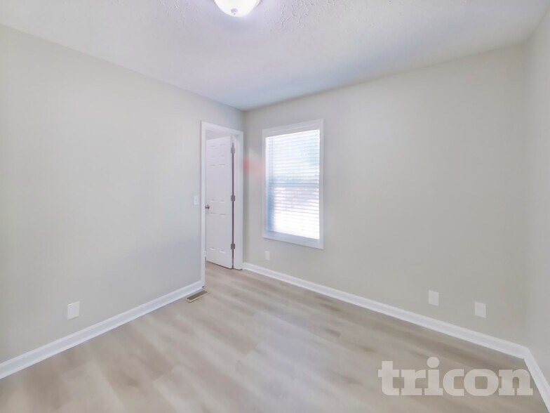 Building Photo - 122 Jesse Brown Dr