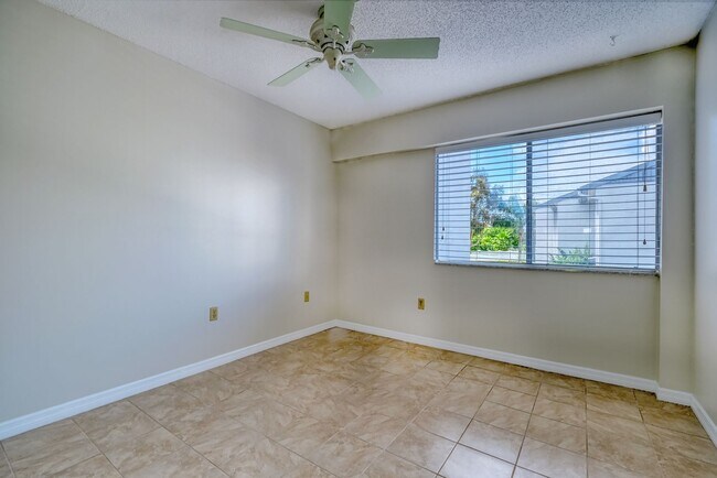 Building Photo - 14800 Walsingham Rd