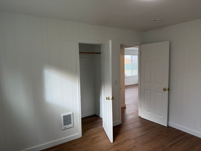 Building Photo - Updated 3 bedroom, 1 bath house in Creswell!