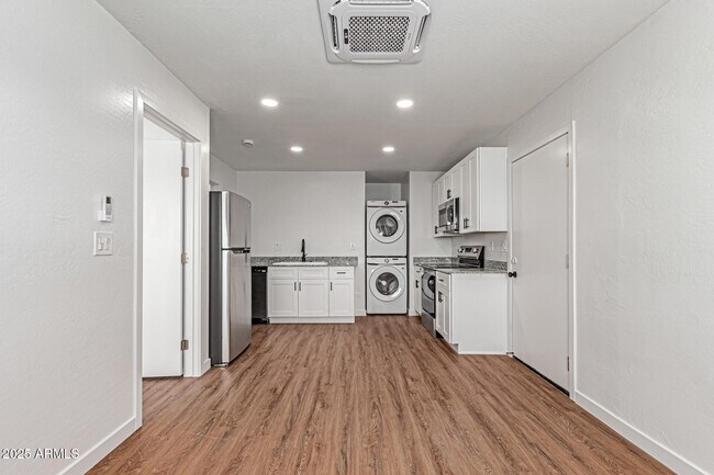 Building Photo - 1934 E Carver Dr