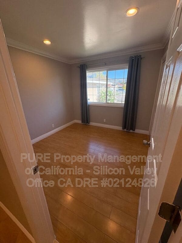 Building Photo - 2883 Vía Encinitas