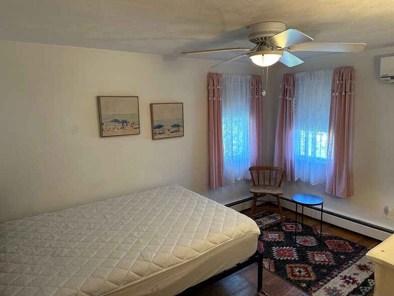 Building Photo - 100 Hull St