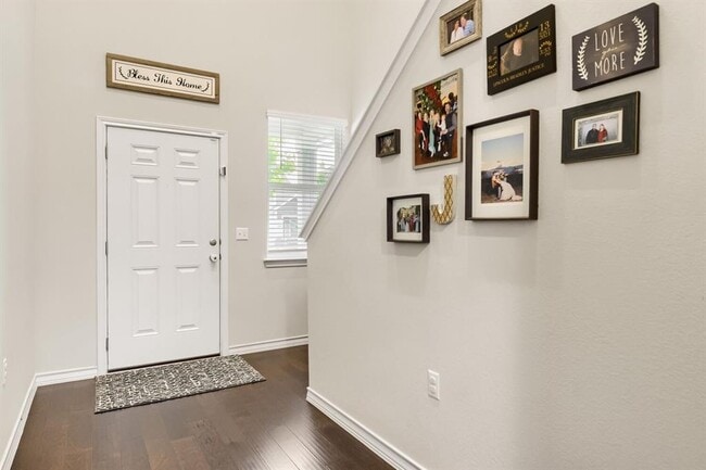 Building Photo - 12004 Cimaizon Dr