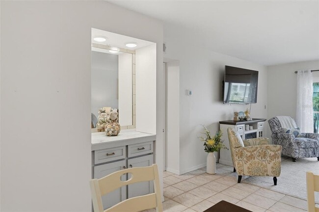 Building Photo - 5557 Sea Forest Dr