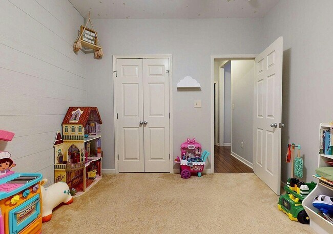 Building Photo - 2049 Forest Lakes Ln