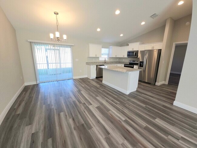 Building Photo - 15 Oak Trail