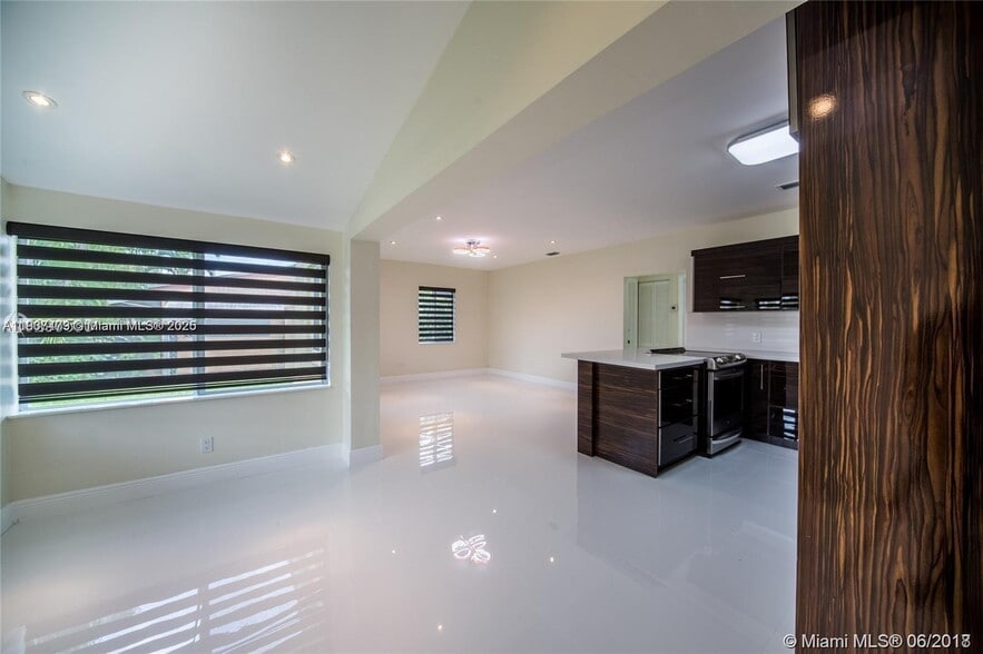 Building Photo - 1748 NE 180th St