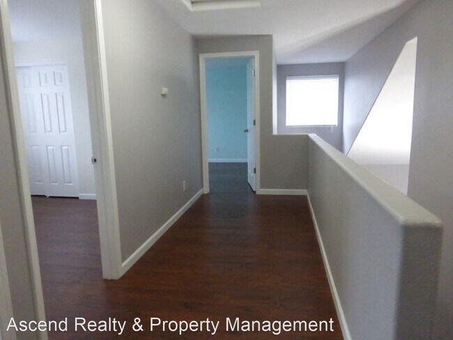 Building Photo - 4 br, 2.5 bath House - 18860 SW Christophe...