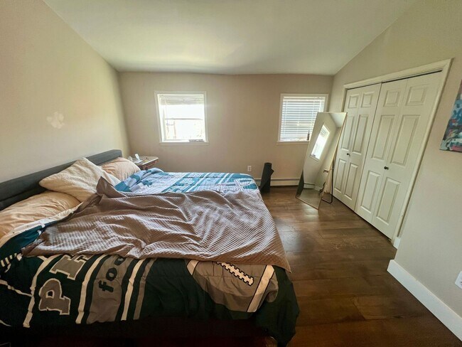 Building Photo - Gorgeous 1-Bedroom Bi-Level Apartment in Passyunk Square! Available NOW!