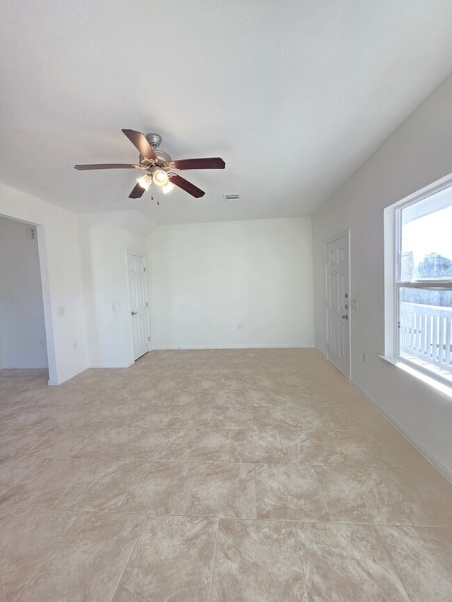 Building Photo - 3 Bedroom-2.5 Bath-2 car garage, Ready for Move in