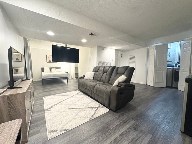 Building Photo - 6037 Meyers Landing Ct