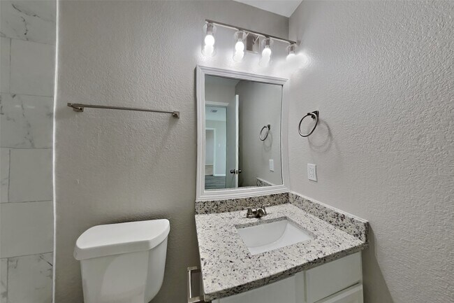 Building Photo - 20911 Hazy Bluff Ct