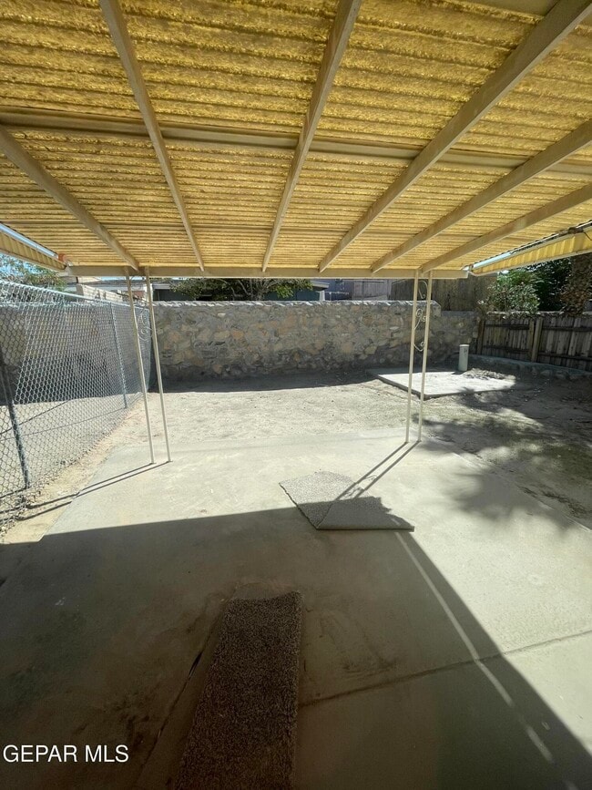 Building Photo - 864 Barandal Dr