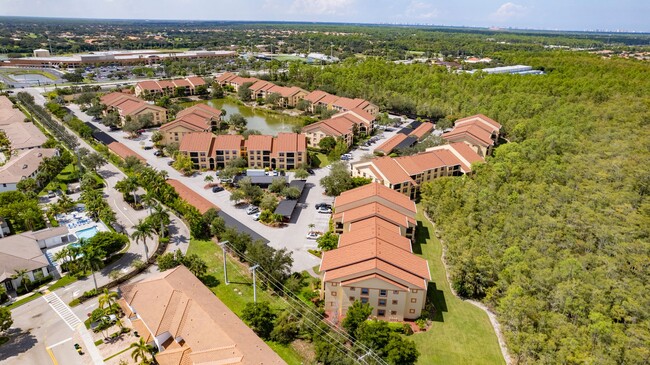 Building Photo - ** FAIRWAY PRESERVE ** 2 BED / 2 BATH CONDO - PET OK! - NORTH NAPLES - ANNUAL RENTAL