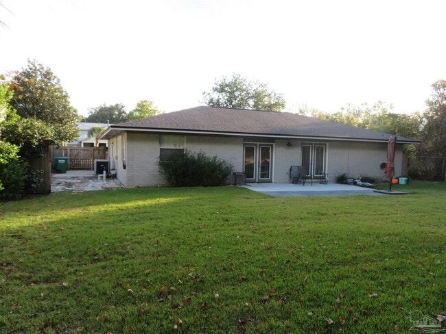 Building Photo - 210 Norwich Dr