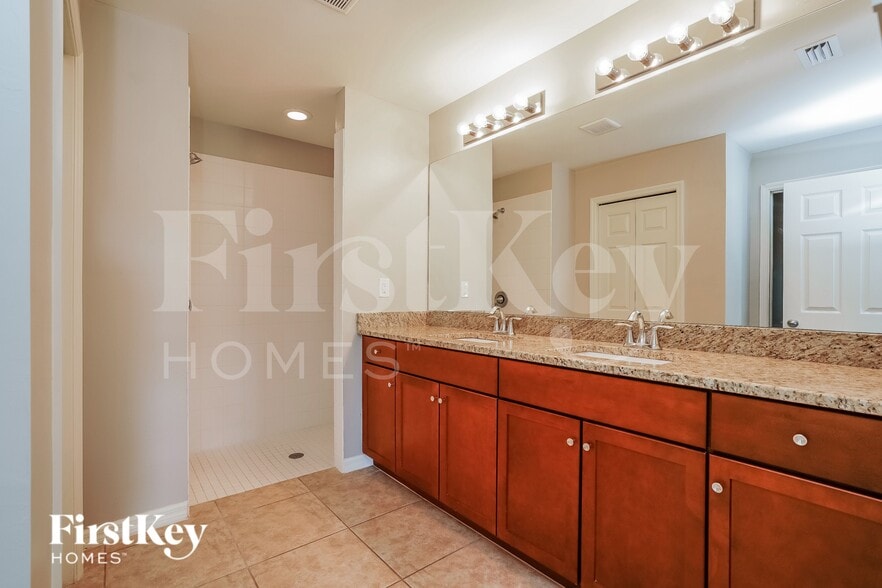 Building Photo - 2409 NW 9th Ave