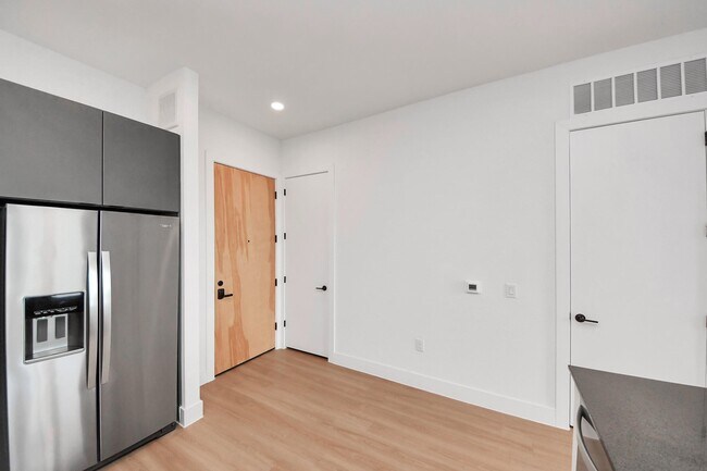 Building Photo - 2810 Riverby Rd