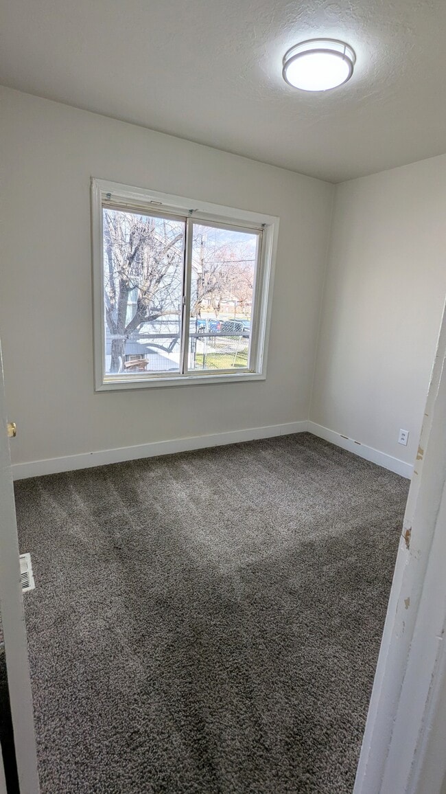 Building Photo - 426 Navajo St