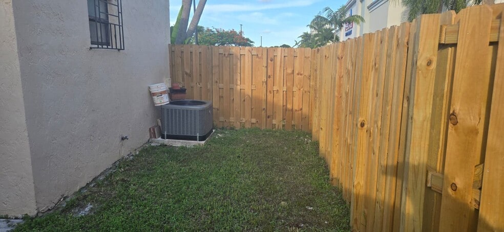 Building Photo - 14912 SW 88th Ter