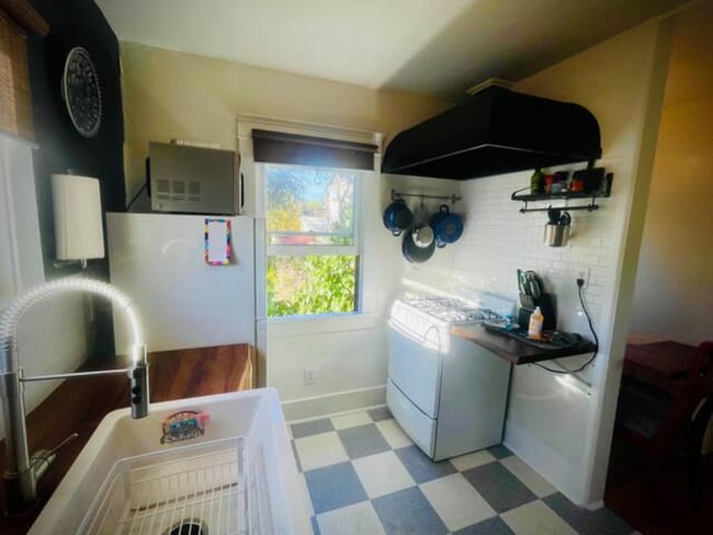 Building Photo - 2910 Grape Street