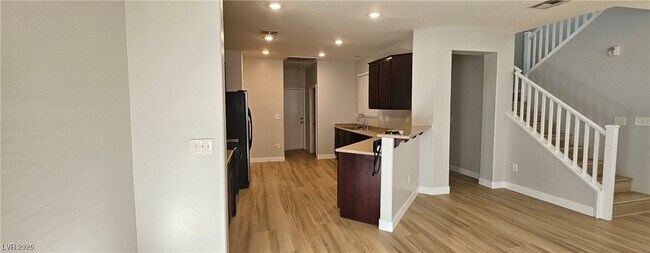 Building Photo - 395 Kensington Palace Ave