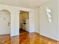 Building Photo - 124 W 112th St