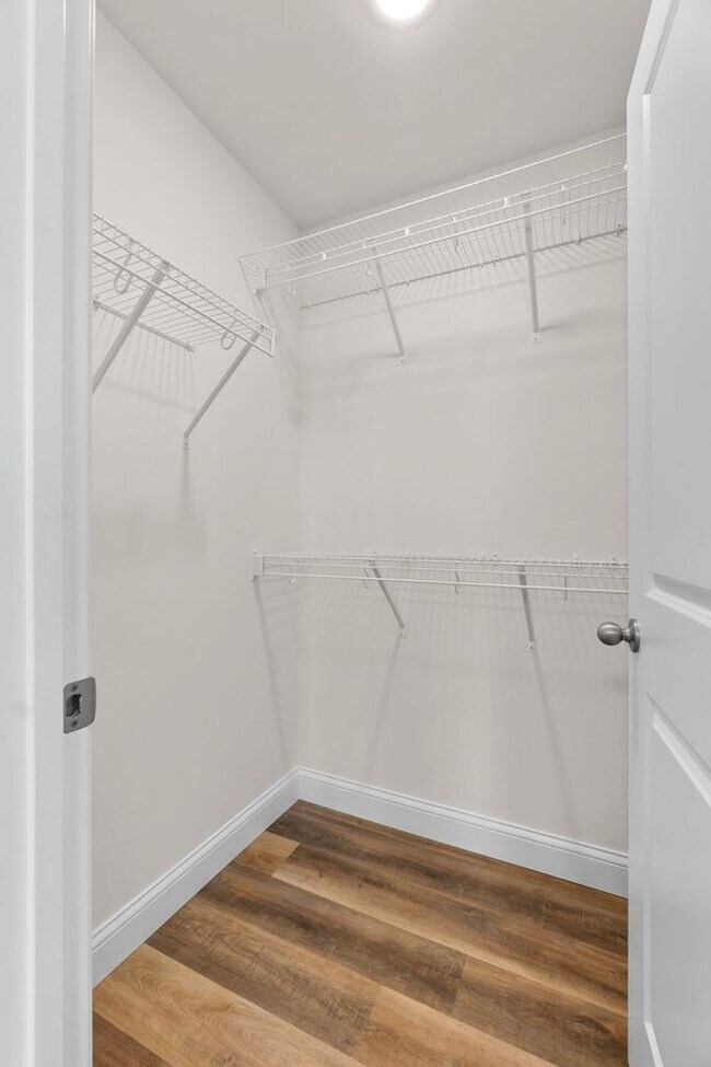 Building Photo - Highland Point Dr  810/812