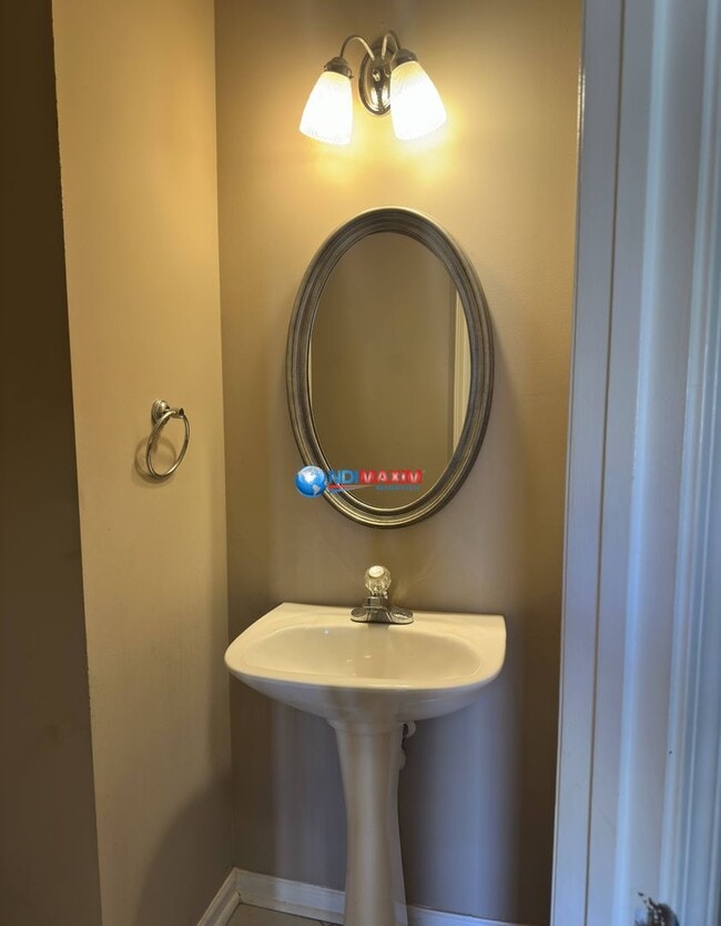 Building Photo - Large 4-bedroom house in the SECKINGER cluster in Buford