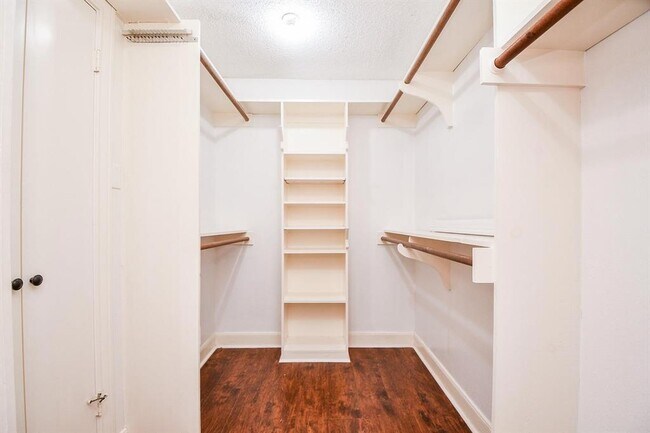 Building Photo - 13007 Waldemere Dr