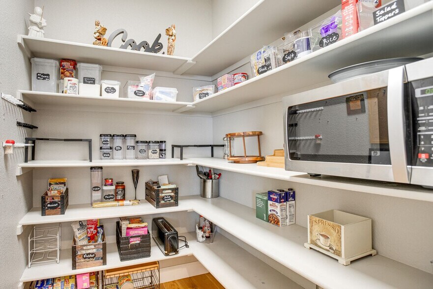 Building Photo - 24950 E Roxbury Pl