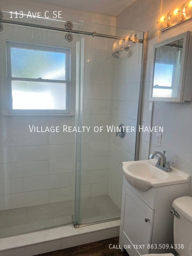 Building Photo - Ease in to this Quaint 2 Bedroom 1 Bath in...