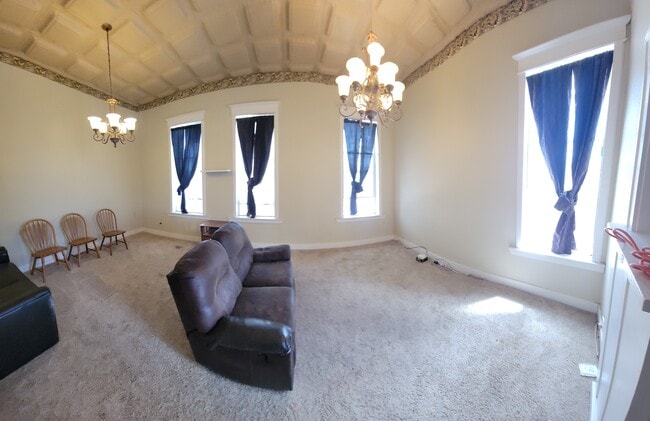 Building Photo - 403 14th St