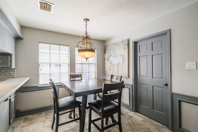 Building Photo - 6906 Pebble Beach Dr