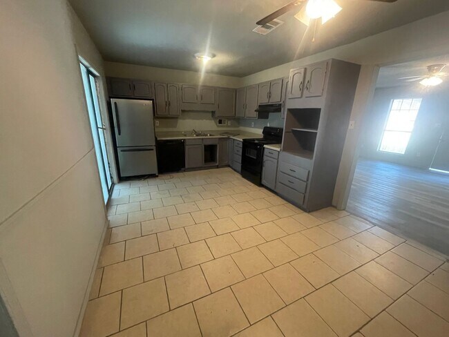 Building Photo - 917 Mays Rd