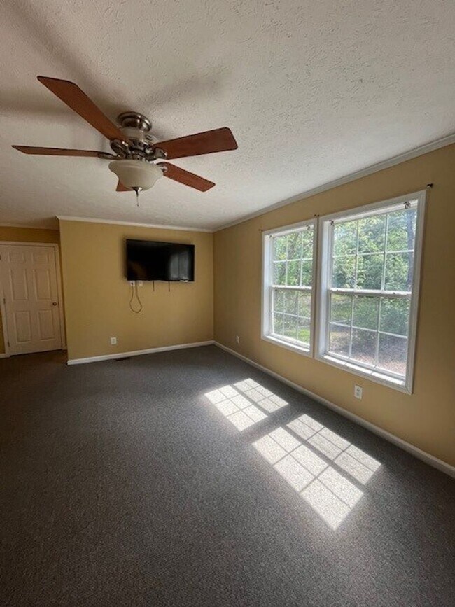 Building Photo - Spacious 3 bedroom 2 bath home in Leland