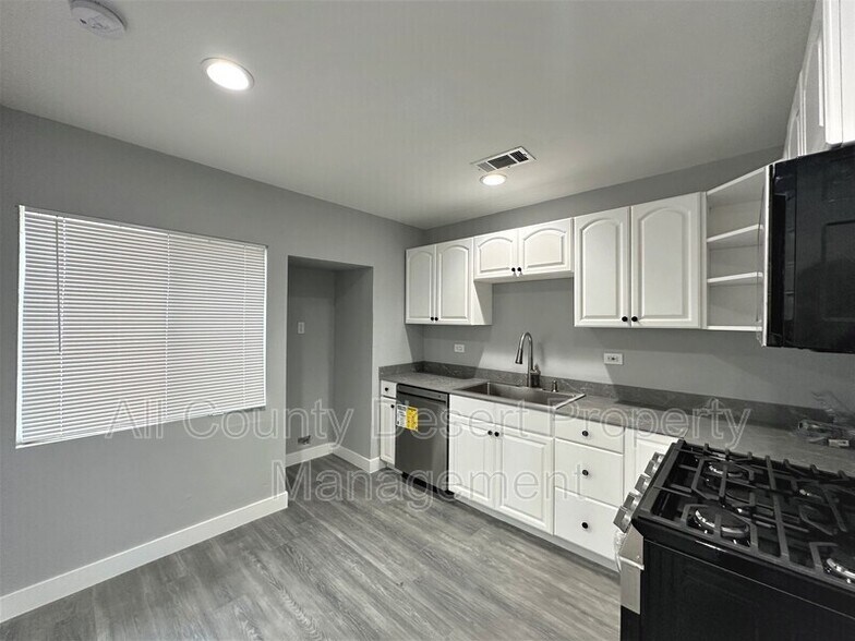 Building Photo - 33891 Via De Anza