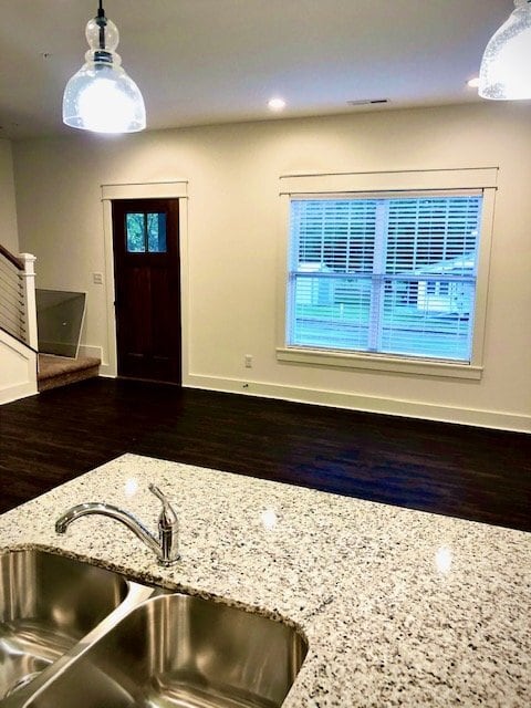 Building Photo - 3 BD 3 BA with Bonus Room or 4th Bedroom