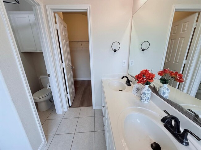Building Photo - 26430 Richwood Oaks Dr